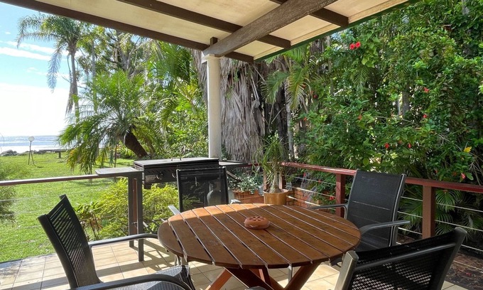 Traviston House | Moonshadow-Burrum Heads- Beachfront- 3BR- Water Views