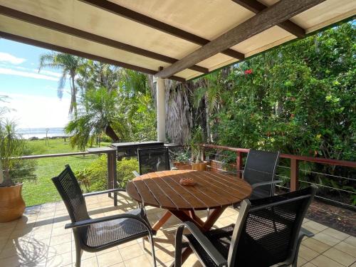 Traviston House | Moonshadow-Burrum Heads- Beachfront- 3BR- Water Views