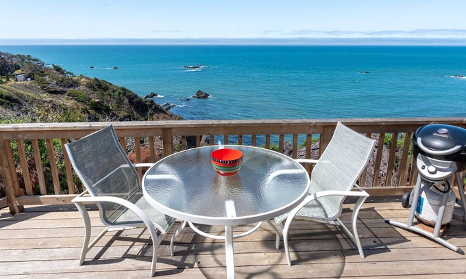 Gualala Cottage | Moonstar Cottage | Near Bluffs & Pet Friendly