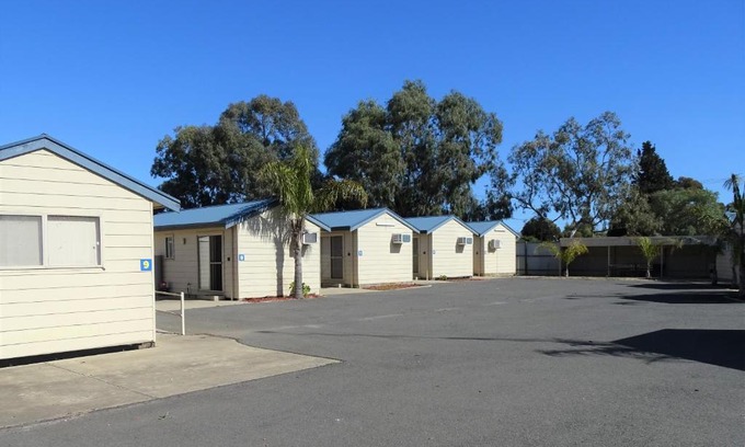 Moonta Bay House | Moonta Bay Cabins - Cabin 8