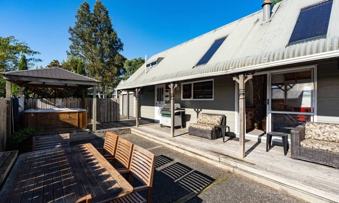 Turangi House | Moore in Turangi SPA and WIFI