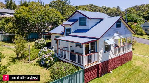 Bermagui House | Moorhead beach cottage Bermagui - 60 Wallaga Lake Road