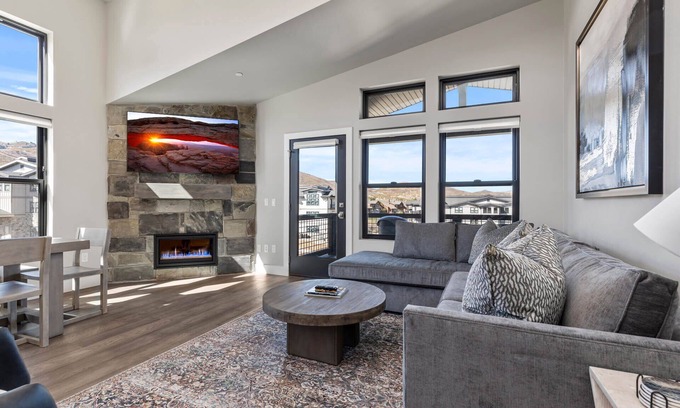 Park City Condo | Moose Mgmt at Mayflower Lakeside 301-45 Spacious 3 BR Condo-King Bed-Dog Welcome