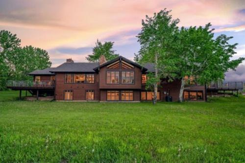 Red Lodge House | Moose On The Loose
