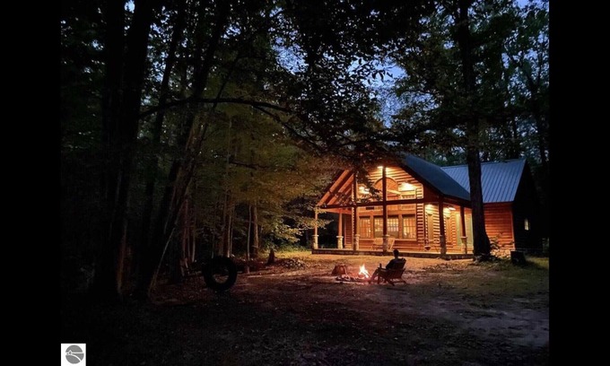 Hale Cabin | Moosehead Retreat at Loon Lake - 10 Acre Forest