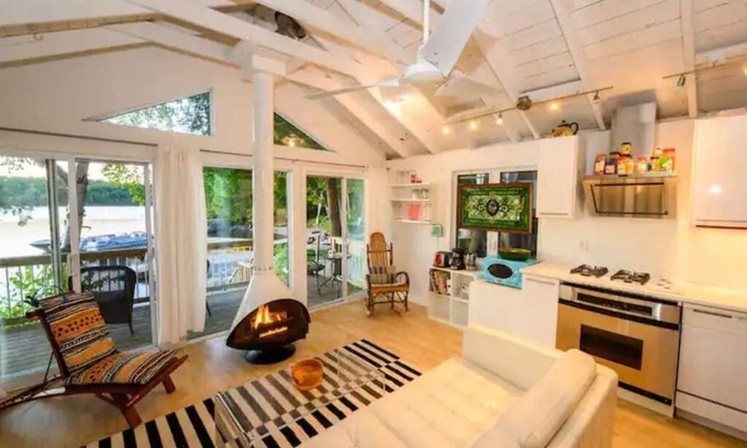 Frontenac Cottage | More than just a cottage: Hot Tub, Kayaks, Fire Pit, Pickleball & Games