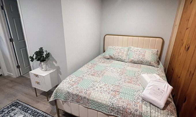 Boothbay Hotel | More then a Motel With Garden , Renovated Rooms at heart of Boothbay