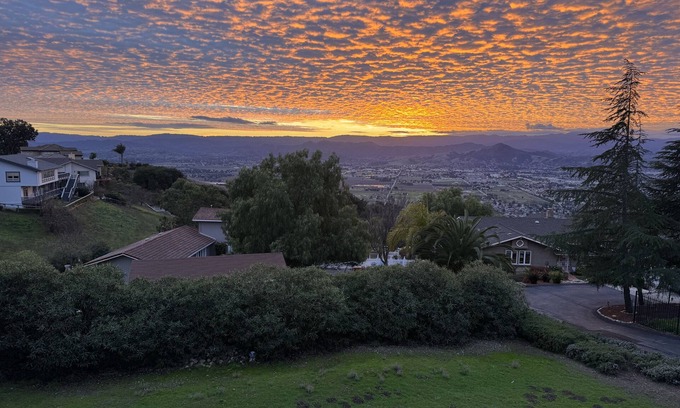 Morgan Hill Apartment | Morgan Hill Gem: Spacious 2-BR with stunning view, family and pet friendly.