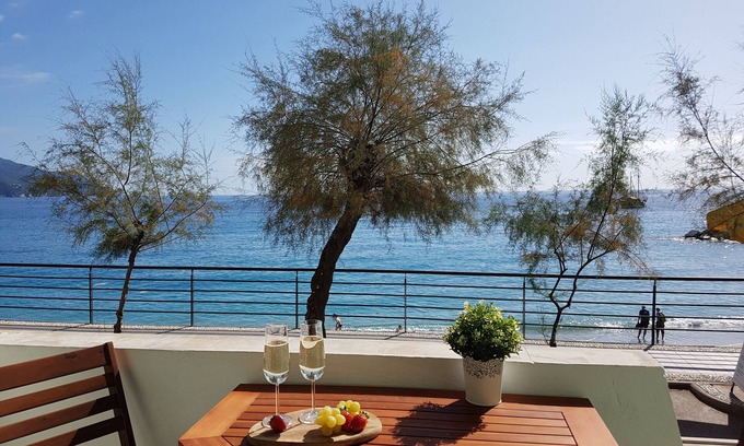Cinque Terre Apartment | Mori's Beautiful Sea front Apartment - With A/C