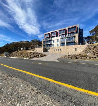 Hotham Heights Apartment | Moritz 8 - undercover private parking