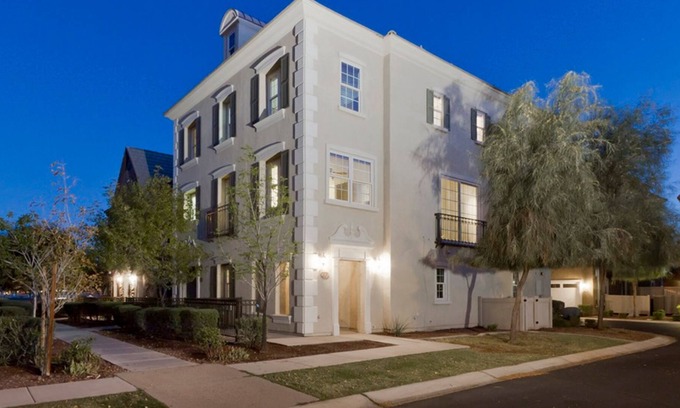Val Vista Classic House | Morning Glory 3 BR by Casago