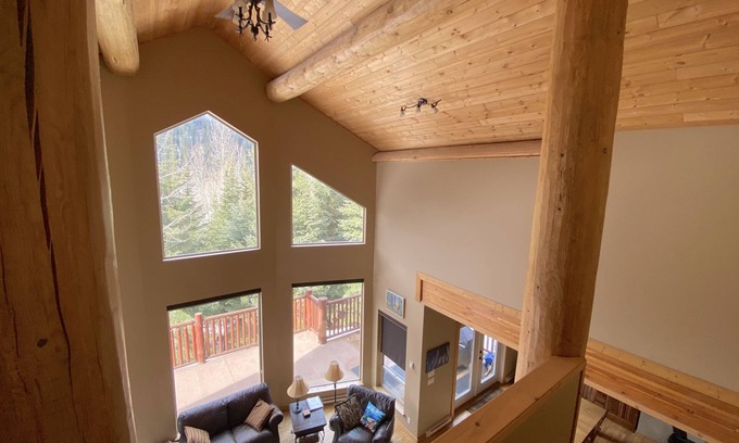 Fairways Ski Chalet | Morrisey Chalet At Sun Peaks: Stunning Mountain Home In Pristine Setting!