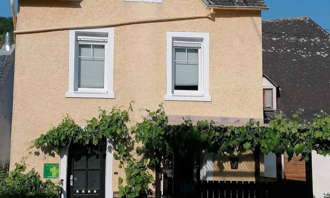 Zell House | Moselfrische - Fh with 2 bedrooms, shower/toilet, guest toilet, terrace, max. 4 P