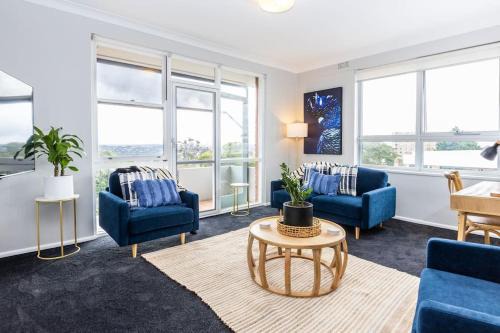 Mosman Apartment | Mosman Views, 2bed, Parking, 15min Walk to Beach