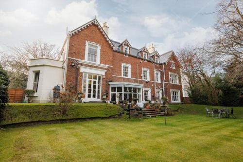 Liverpool House | Mossley Hill Retreat
