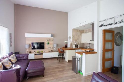 Glasgow Apartment | Mosspark Boulevard Exec Apartment ii - Free Parking