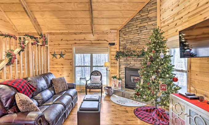Mentone House | Mossy Rock Retreat Cabin Near DeSoto Park!