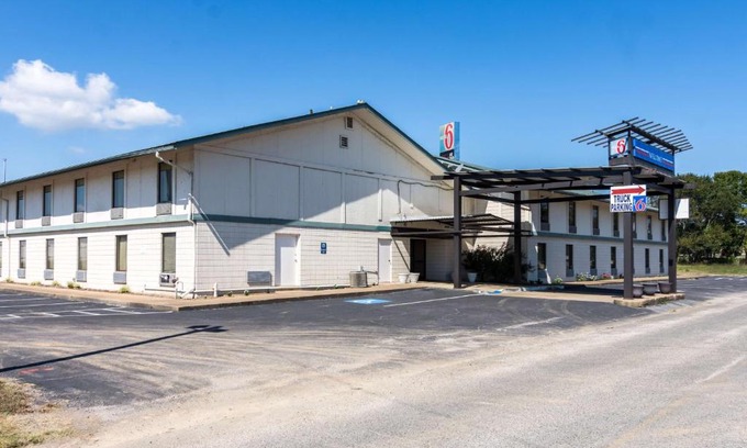 Arkadelphia Hotel | Motel 6-Arkadelphia, AR