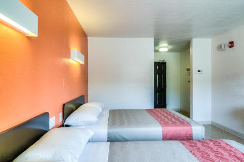 Arlington Heights Hotel | Motel 6-Arlington Heights, IL - Chicago North Central