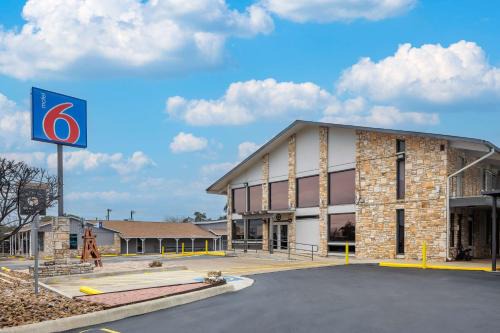 Boerne Hotel | Motel 6-Boerne, TX
