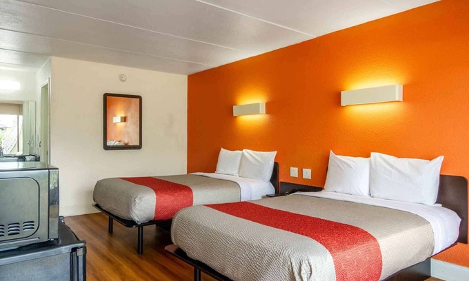 Dock Junction Hotel | Motel 6 Brunswick, GA