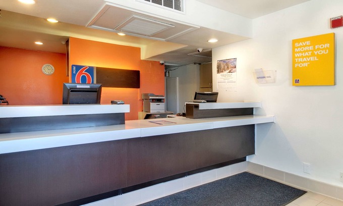 Capitol Heights Hotel | Motel 6 Capitol Heights, MD - Washington