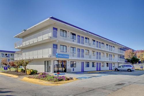 Capitol Heights Hotel | Motel 6 Capitol Heights, MD - Washington