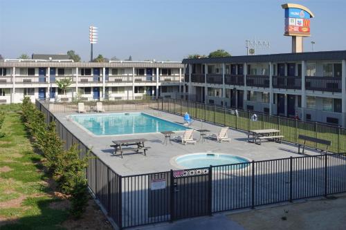 Claremont Hotel | Motel 6-Claremont, CA