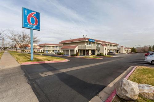 Biggs Field Hotel | Motel 6-El Paso, TX - East