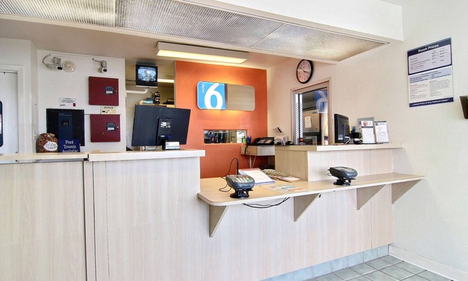 Fort Stockton Hotel | Motel 6 Fort Stockton, TX