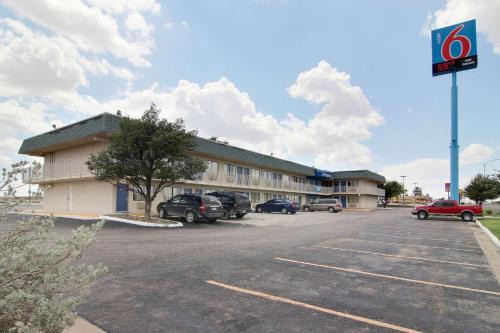 Fort Stockton Hotel | Motel 6-Fort Stockton, TX