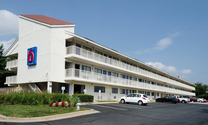 Gaithersburg Hotel | Motel 6 Gaithersburg, DC - Washington