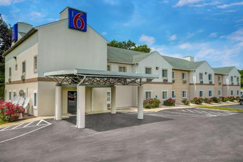 Gordonville Hotel | Motel 6-Gordonville, PA - Lancaster PA