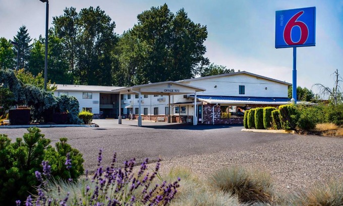 City Central Hotel | Motel 6-Gresham, OR - Portland