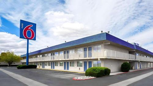 Holbrook Hotel | Motel 6-Holbrook, AZ