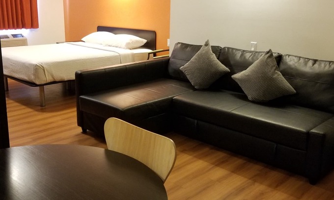 Innisfail Hotel | Motel 6 Innisfail, AB