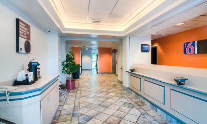 Joliet Hotel | Motel 6 Joliet, IL - Chicago - I-55
