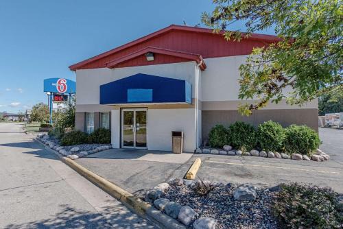 La Crosse Hotel | Motel 6-La Crosse, WI