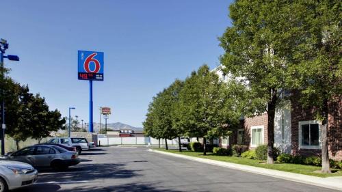 Lehi Hotel | Motel 6 Lehi, UT - Thanksgiving Point