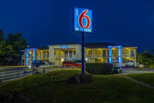 Lexington Hotel | Motel 6-Lexington, KY - East I-75