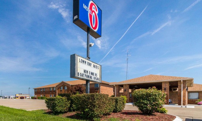 Marion Hotel | Motel 6-Marion, IL