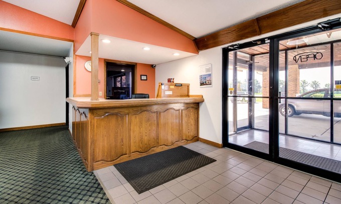 Marion Hotel | Motel 6 Marion, IL