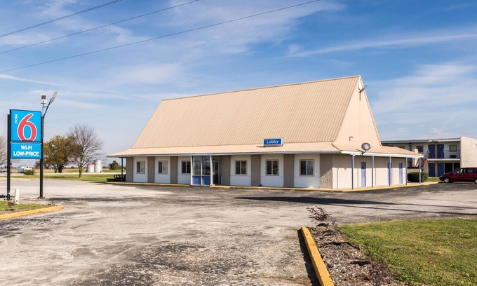 Mattoon Hotel | Motel 6 Mattoon, IL