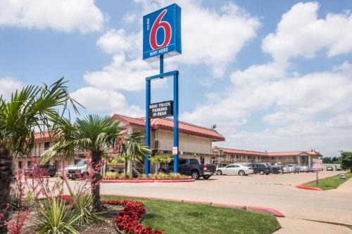 Mesquite Hotel | Motel 6-Mesquite, TX - Rodeo - Convention Ctr