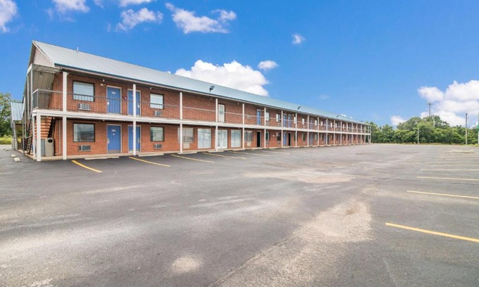 Metropolis Hotel | Motel 6-Metropolis, IL