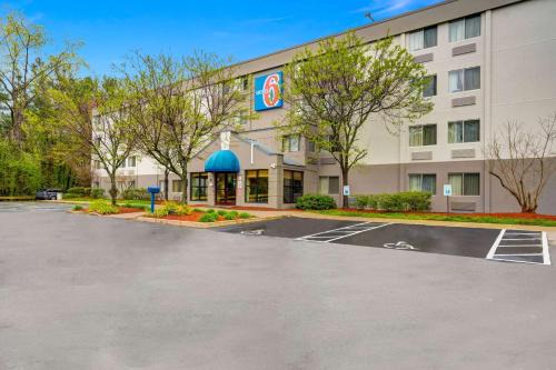 Milford Hotel | Motel 6-Milford, CT