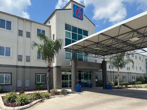Mission Hotel | Motel 6-Mission, TX