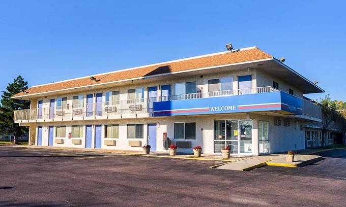 Mitchell Hotel | Motel 6-Mitchell, SD