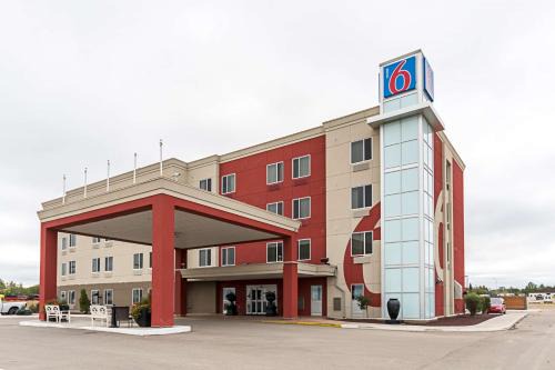 Moosomin Hotel | Motel 6-Moosomin, SK