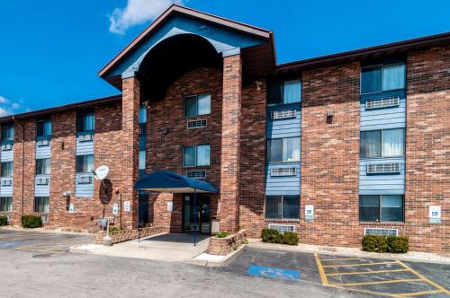 Naperville Hotel | Motel 6-Naperville, IL